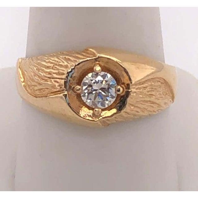 14 Karat Yellow Etched Gold Fashion Ring With Solitaire Round Diamond For Sale - Image 11 of 12