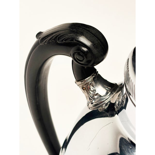 Silver 1930's-1950's Art Deco Cocktail Shaker With Bakelite Handle For Sale - Image 8 of 12