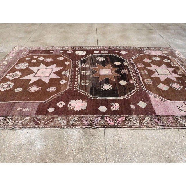 Galerie Shabab Collection Mid-20th Century Turkish Anatolian Room Size Carpet For Sale In New York - Image 6 of 10