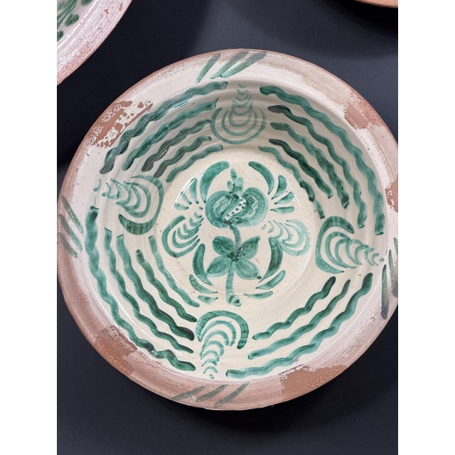 Vintage Spanish Fajalauza Lebrillos with Hand-Painted Green Decoration, Set of 3 For Sale - Image 4 of 13