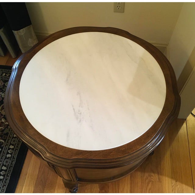 1960s Vintage White Fine Furniture Company MarbleTop Round Lamp Side