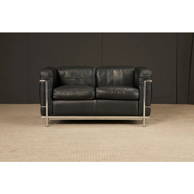 Black 'Lc2' Black Leather Settee Sofa Loveseat by Le Corbusier for Cassina, Signed For Sale - Image 8 of 18