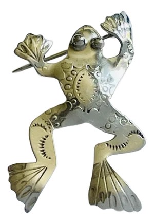 Circa 1940s Native American Sterling Silver Frog Brooch Artist Signed Agr