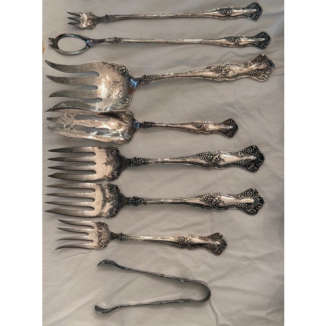 Early 20th Century 1847 Rogers Bros. “Vintage” Silverplate Flatware Master Set Pattern Introduced 1904 - 148 Pieces For Sale - Image 5 of 17