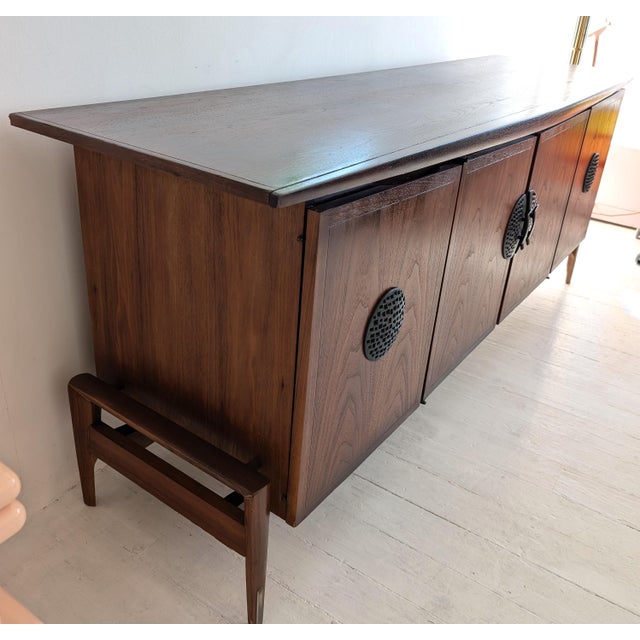 Mid-Century Walnut Sideboard from Helen Hobey Baker, USA, 1960s For Sale - Image 10 of 18