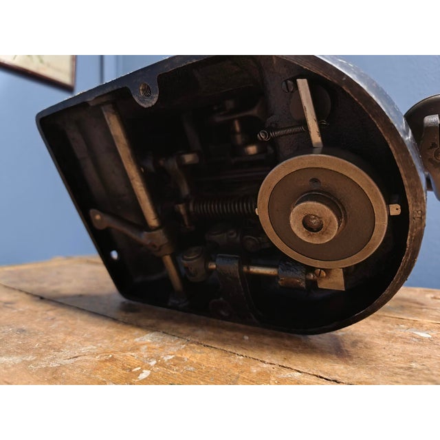 Hat Makers or Fur Makers Sewing Machine, 1920s For Sale - Image 16 of 18
