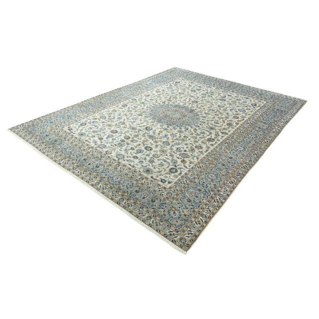 A classic masterpiece of Middle Eastern rug art: This magnificent Kashan rug impresses with its excellent craftsmanship,...