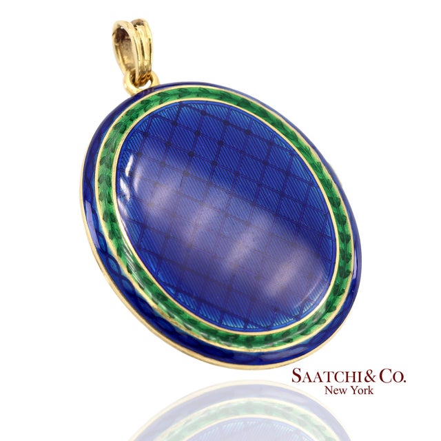 Contemporary Vintage 18k 750 Yellow Gold Royal Blue & Green Enamel Locket Pendant Necklace For Sale - Image 3 of 10