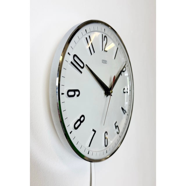 1970s Vintage White Electric Wall Clock from Metamec, 1970s For Sale - Image 5 of 17