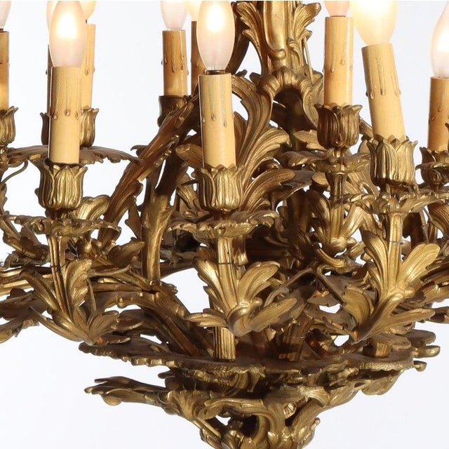 French Early 19thC Large French Louis XIV Gilt Bronze 24-Light Foliate Chandelier For Sale - Image 3 of 12