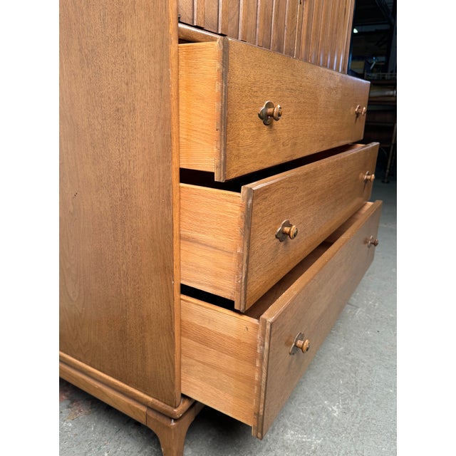 Broyhill Premier Division Mid-Century Highboy Dresser For Sale - Image 14 of 17