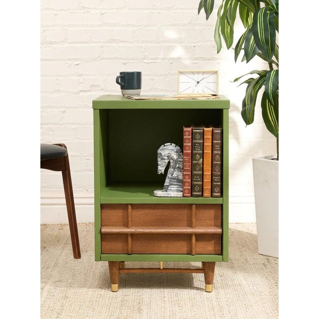 Mid 20th Century Pair of Green and Wood Nightstands For Sale - Image 4 of 10