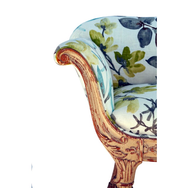 Linen Early 20th Century Deco Petite Mahogany Chaise in Printed Linen For Sale - Image 8 of 12