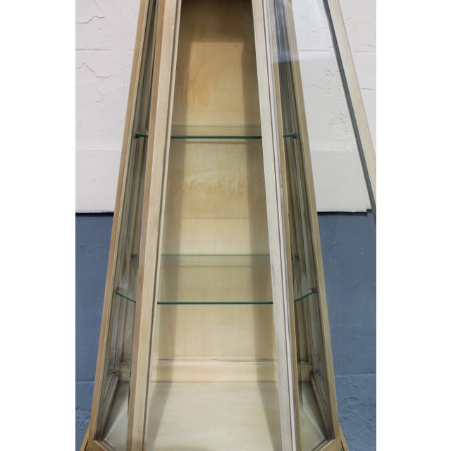 1960s Mid Century Modern Display Cabinet - Obelisk Form For Sale - Image 9 of 13