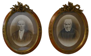 Large Portrait Photographs in Oval Ormolu Frames, 1890, Set of 2