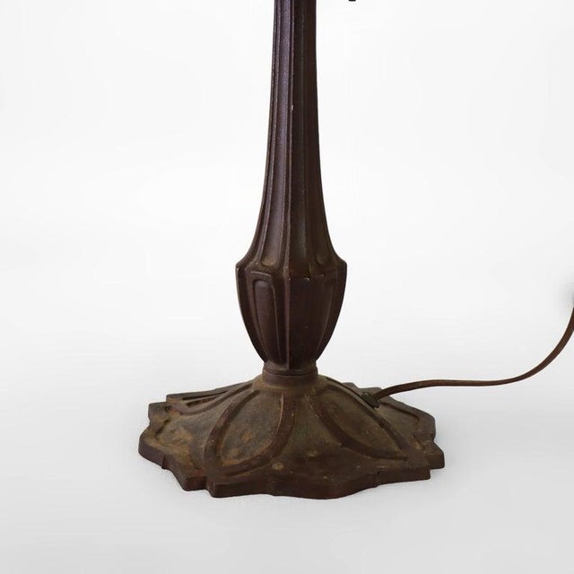 Arts & Crafts Antique Bradley & Hubbard Attr Arts & Crafts 8 Panel Slag Glass Table Lamp C1920 For Sale - Image 3 of 10