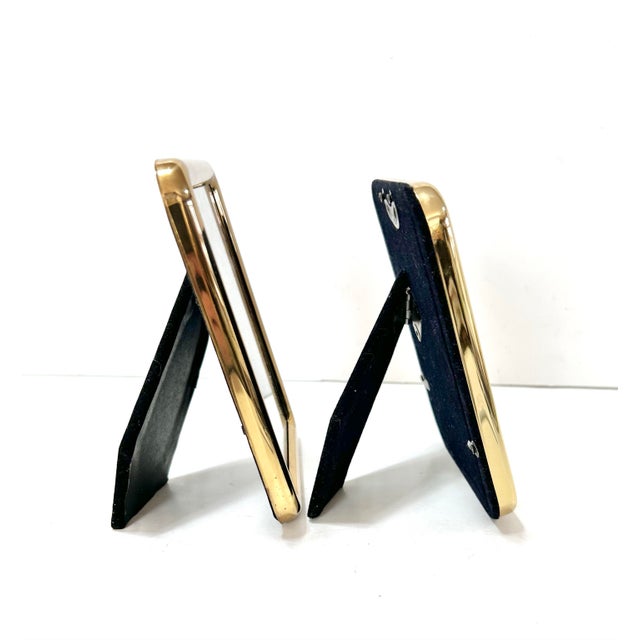 Hollywood Regency Vintage Rounded Brass Picture Frames – Polished Brass Desk Frames, Hollywood Regency Palm Beach Style (Pair) For Sale - Image 3 of 7