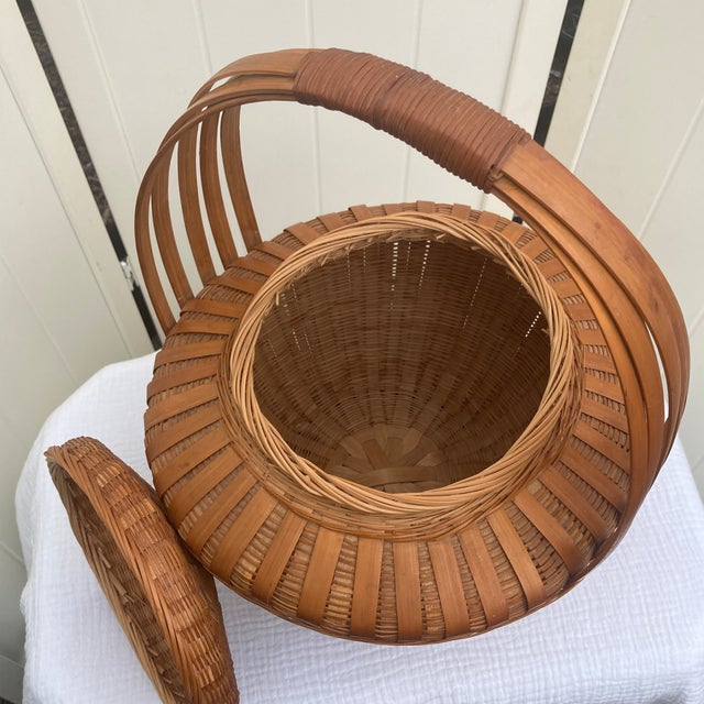 Mid-20th Century Chinese Lidded Bamboo Wedding Basket For Sale - Image 6 of 12