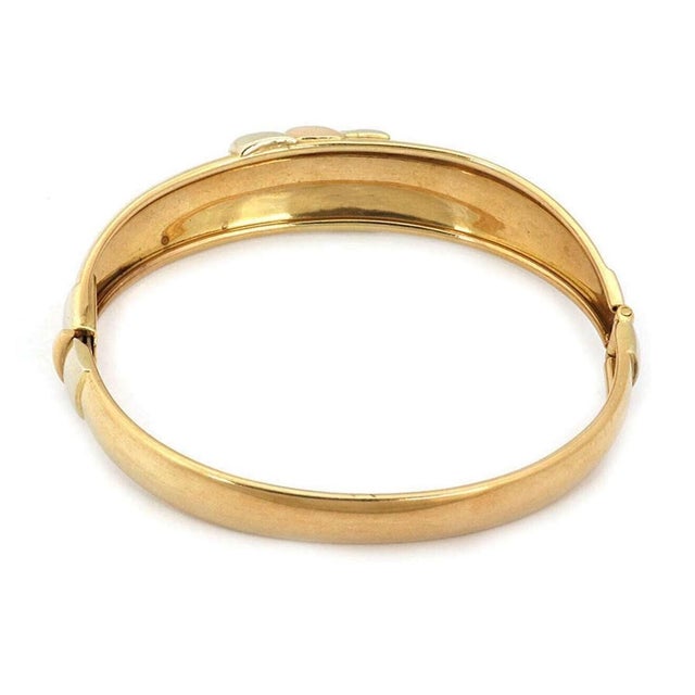 Contemporary Mid 20th Century Darnlaion 18k Two Tone Gold Hinged Dome Bangle Bracelet For Sale - Image 3 of 5