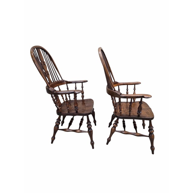Antique Victorian Yew Wood Broad Arm Windsor Chairs – Pair Pair of antique Victorian Windsor armchairs crafted in yew...