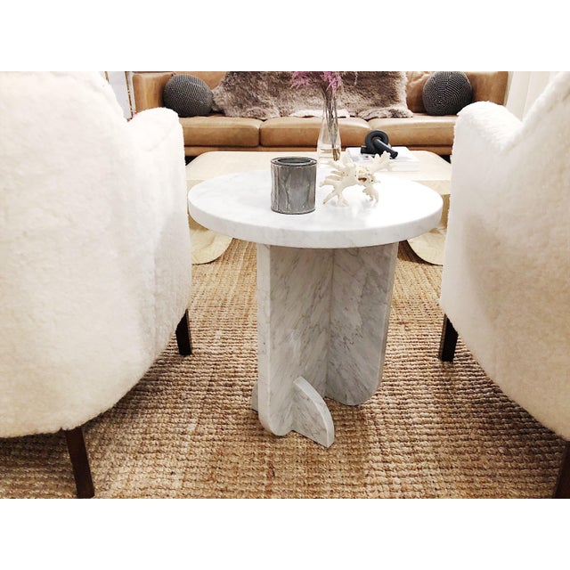 White Minimalist Fin Marble Side Table For Sale - Image 8 of 8
