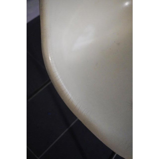 Vintage Cream Fiberglass Chairs by Charles & Ray Eames for Herman Miller, 1950s, Set of 2 For Sale - Image 17 of 18