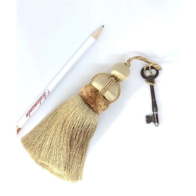 Gold Gold Key Tassels With Cut Velvet Ruche- A Pair For Sale - Image 8 of 12