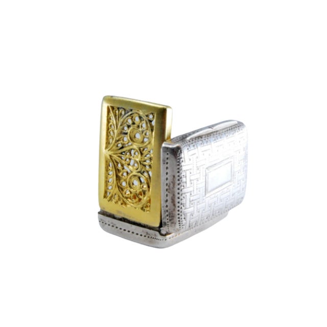 George IV Silver and Gold Vinaigrette Box with Lid Engraving For Sale - Image 10 of 10