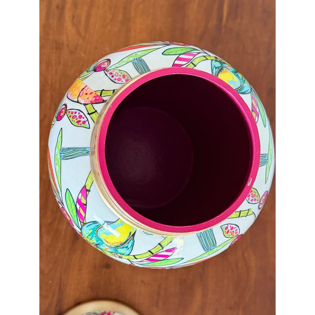 Palm Beach Style Decorative Ceramic Ginger Jar- Tropical Theme Hot Pink, Green With Gilt Accents For Sale - Image 9 of 12