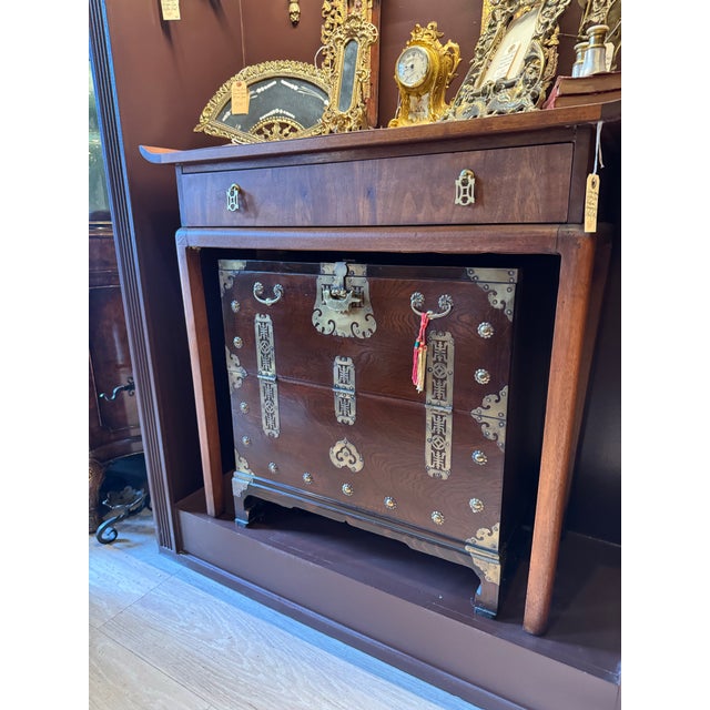 Early 21st Century Korean Elmwood Bandaji Chest With Brass Hardware and Original Fish Lock Key [Rg] For Sale - Image 5 of 5