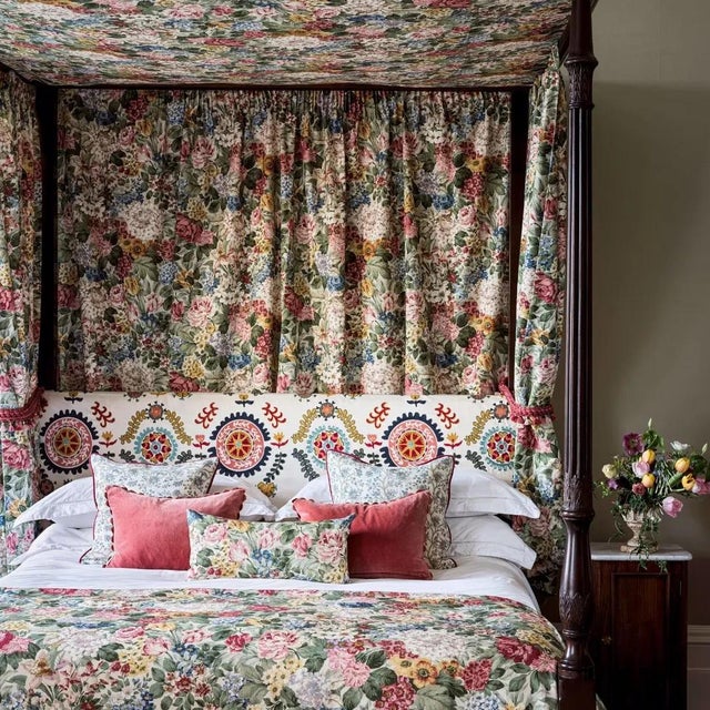 Reminiscent of the iconic Rose & Peony Hydrangea & Rose celebrates the garden`s flora in full bloom. Inspired by the roses...