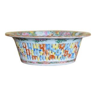 Chinese Canton Famille Rose Reticulated Basket Bowl With Floral and Figural Decoration For Sale