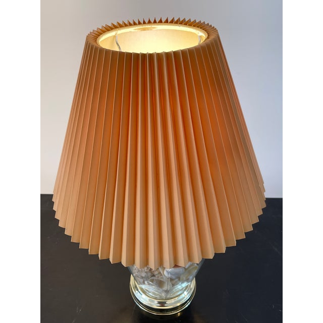 Vintage Coastal Glass Ginger Jar Shell Lamp For Sale In Madison - Image 6 of 7