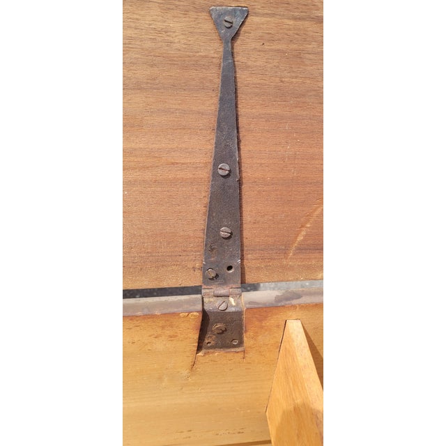 Late 18th Century Large Two Drawer American Chippendale Blanket Chest For Sale In Philadelphia - Image 6 of 17