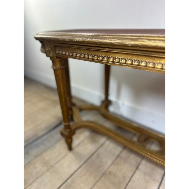 Louis XV style bench in giltwood and caning, ideal at the foot of a bed, in an entryway, dressing room, or refined living...