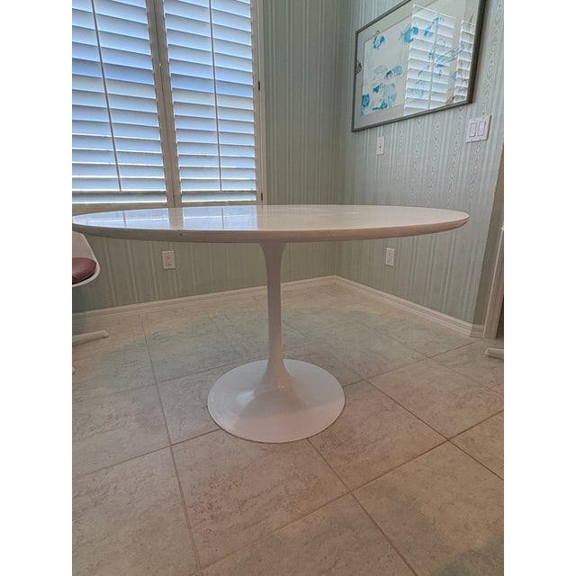 Burke, Inc. Mid Century Modern Dining Set – Maurice Burke for Arkana – Tulip Table and Chairs, Set of 7. For Sale - Image 4 of 13