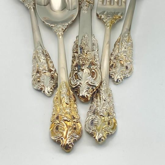 “Baroque by Godinger” Silverplate 65-Piece Flatware Set: Service for 12 With Serving Pieces and Vintage Storage Chest For Sale In Philadelphia - Image 6 of 18