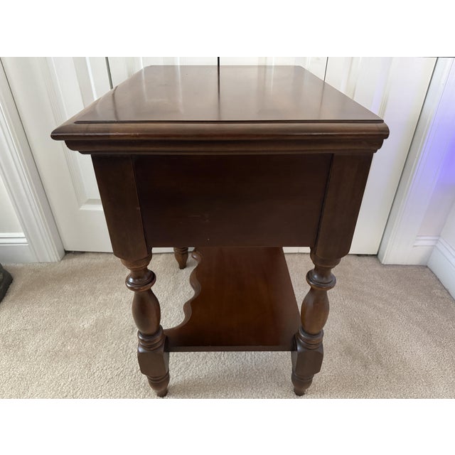 Vintage Early American Kent Coffey Carriage Trade Nightstand Cherry & Pecan "64" For Sale - Image 13 of 16