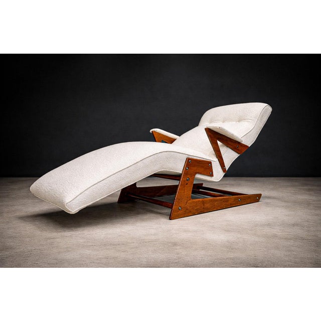 Sculptural Chaise Lounge in Solid Hardwood & Bouclé, Brazilian Modern, 1950s For Sale - Image 9 of 17