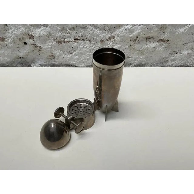 Art Deco Zeppelin Cocktail Shaker in Chrome-Plated Metal, Central Europe, 1940s For Sale - Image 4 of 13