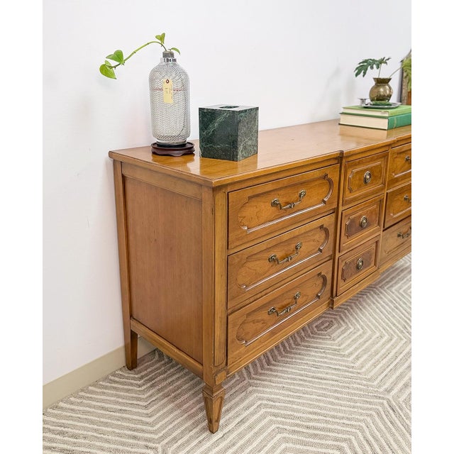 Vintage Thomasville 9-Drawer Dresser Transitional Wood Chest MCM Ornate Long Boy For Sale - Image 11 of 15