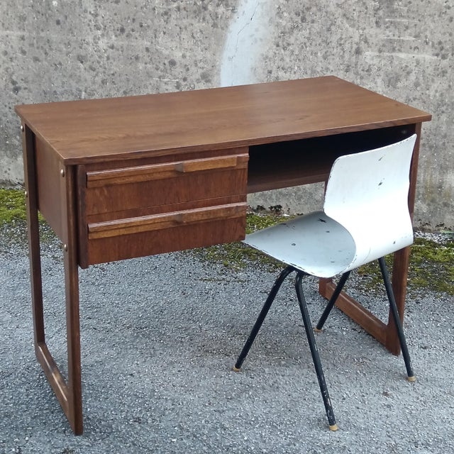 Wood Mid-Century Desk with Oak Finish, France, 1970 For Sale - Image 7 of 10