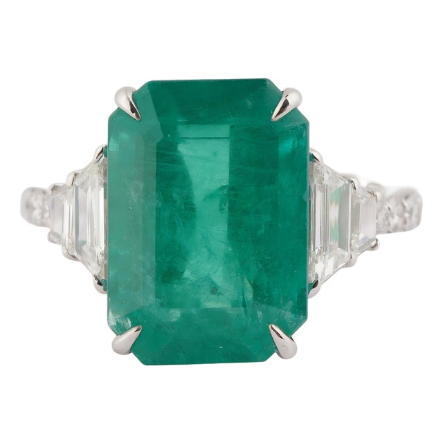 6.40 Ct Natural Zambian Emerald Cut Emerald diamond ring in 18k gold For Sale