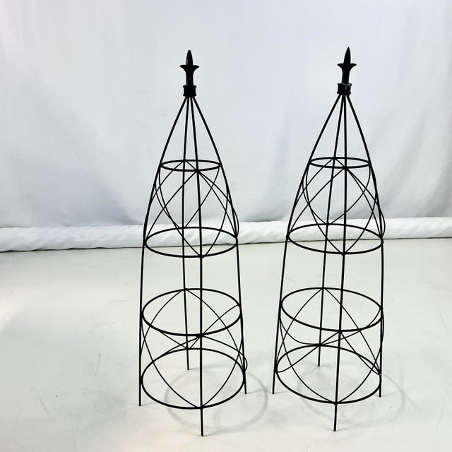 Metal 1980s Vintage French Art Deco Fleur De Lis Garden Topiary Trellises Frames - A Pair For Sale - Image 7 of 12