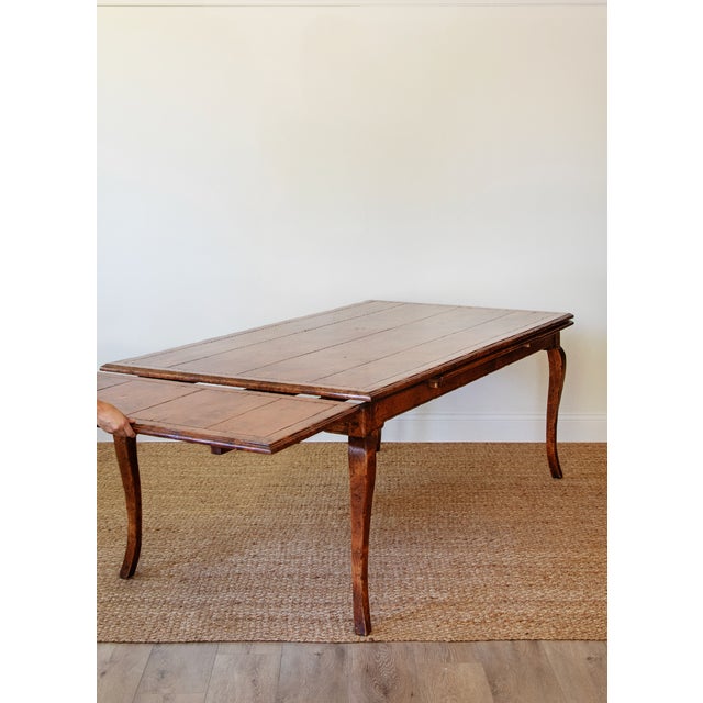 French Country 1980s Guy Chaddock English Country Rustic Oak Farmhouse Dining Table | Extendable For Sale - Image 3 of 6
