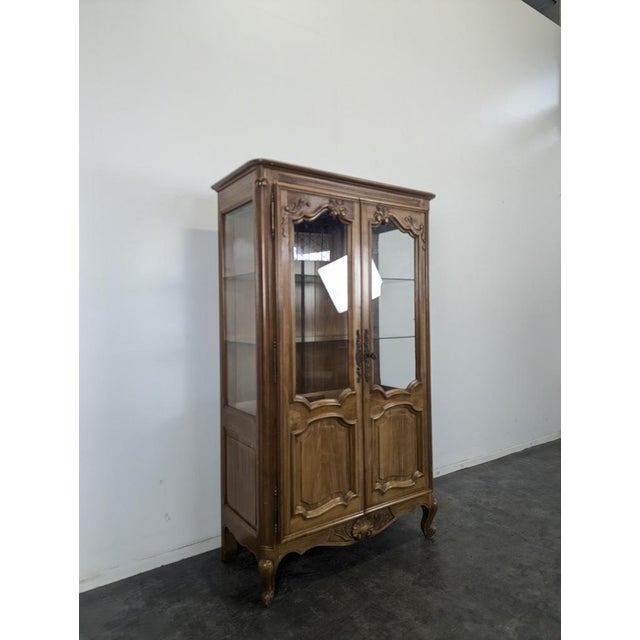 Louis XV Style Cherrywood Display Cabinet, in Very Good conditions.