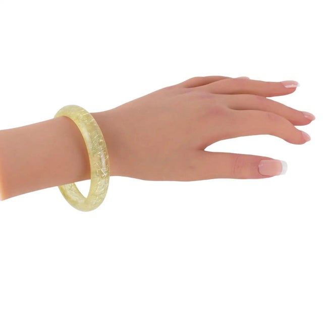 Lucite Bracelet Bangle Yellow Lemon with Silver Metallic Thread Inclusions For Sale In Atlanta - Image 6 of 7