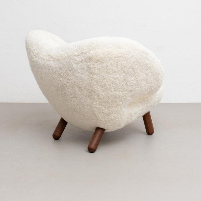 Modern Pelican Chair in Sheepskin Upholstery from Finn Juhl, Denmark, 2000s For Sale - Image 12 of 18