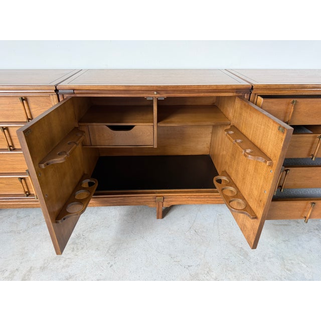 Long Mid Century Modern Thomasville Tamerlane Walnut Bar Credenza Sideboard Cabinet For Sale - Image 13 of 18