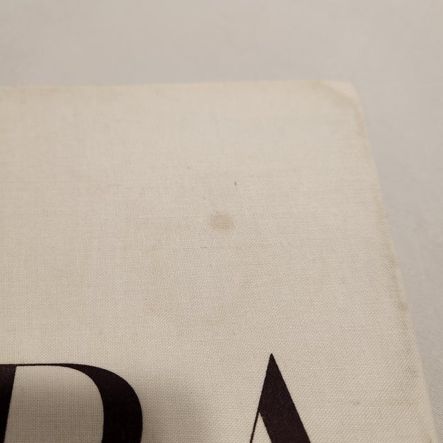 2000 - 2009 2001 Vera Wang on Weddings First Edition Hardcover Table Book For Sale - Image 5 of 10